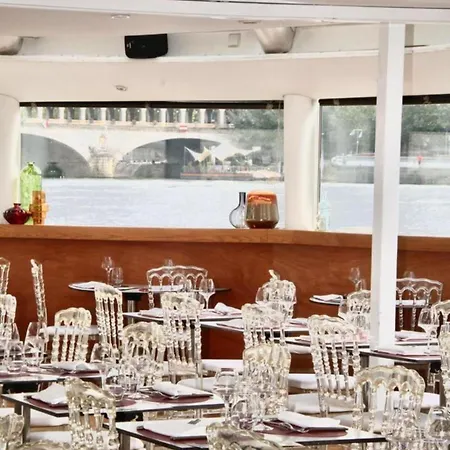 Vip Yacht & Отель Париж