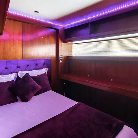 Отель Vip Yacht & 3*