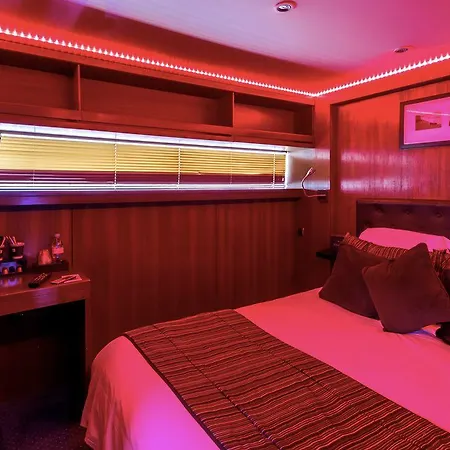 Vip Yacht Hôtel&spa Hotel 3*