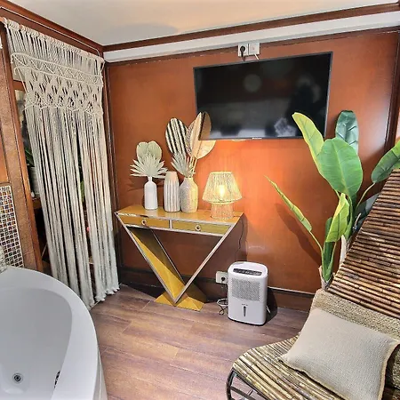 Vip Yacht & Hotell Paris