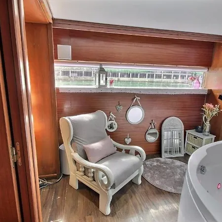 Hotel Vip Yacht & Paryż