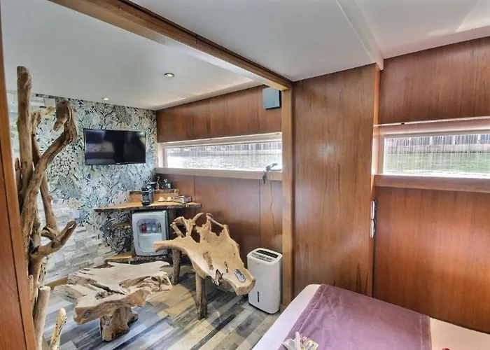 Vip Yacht Hôtel&spa Hotel 3*