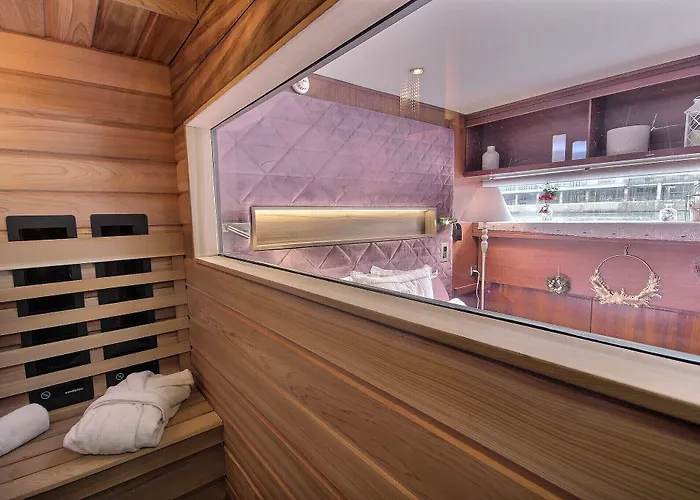 Vip Yacht Hôtel&spa Hotel 3*