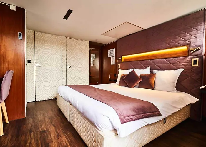 Vip Yacht Hôtel&spa Hotel