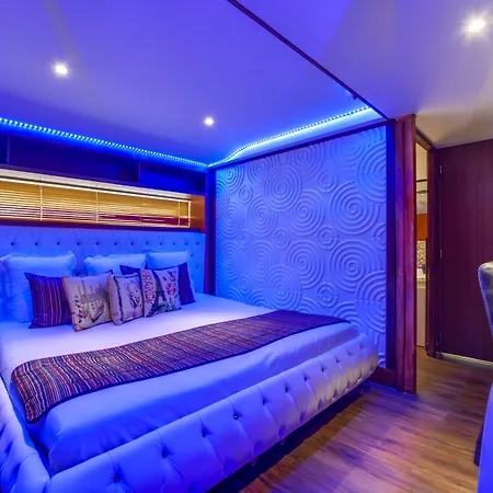 Отель Vip Yacht & Париж