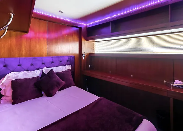 Отель Vip Yacht & 3*